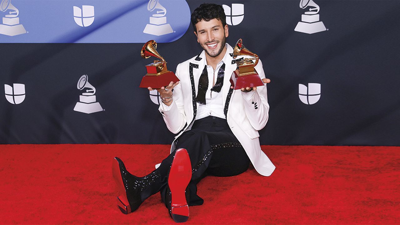 Yatra obtuvo dos Latin Grammy este año: Mejor Canción Pop por Tacones rojos y Mejor Álbum Vocal Pop por Dharma, su más reciente trabajo discográfico.