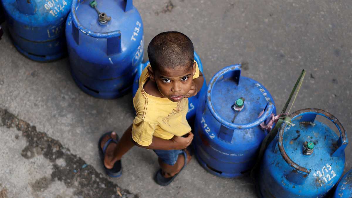 In pictures: Long queues due to Sri Lanka's fuel crisis