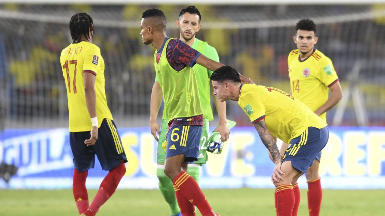 Colombia's players react after the end of the South American qualification football match for the FIFA World Cup Qatar 2022 against Peru at the Roberto Melendez Metropolitan Stadium in Barranquilla, Colombia, on January 28, 2021.
AFP/DANIEL MUNOZ