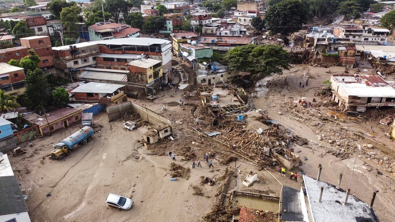 El derrumbe en Las Tejerías es el peor desastre natural del siglo en Venezuela. (Photo by Yuri CORTEZ / AFP)