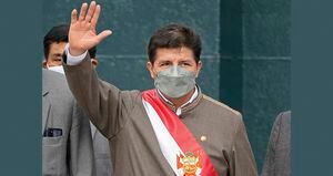 Si bien la mayoría del Congreso peruano votó por destituir a Castillo, el mandatario seguirá en el puesto tras no conseguirse la totalidad de votos necesarios para que abandonara la presidencia.