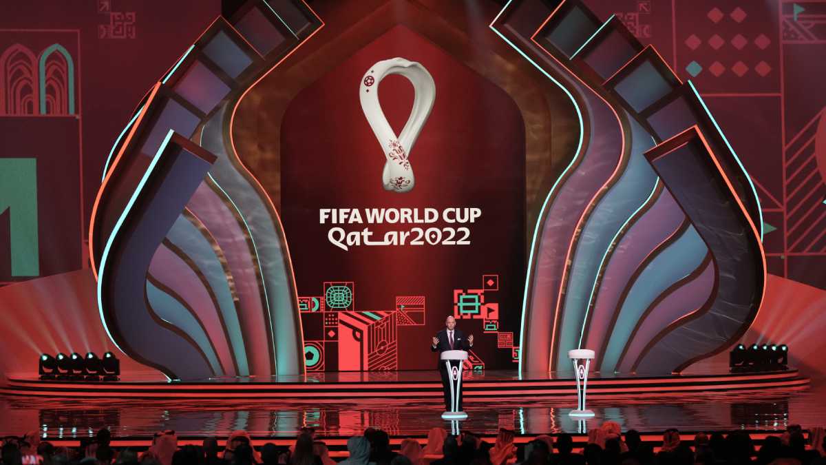 ARCHIVO - El presidente de la FIFA durante el sorteo de la Copa Mundial de Qatar 2022 en el Centro de Exhibiciones y Convenciones de Doha, el 1 de abril de 2022. (AP/Hassan Ammar)