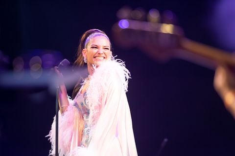 Natalia Jiménez se presenta en el escenario durante su concierto en el Teatro Arena el 11 de diciembre de 2022 en Houston, Texas. (Foto de Marcus Ingram/Getty Images)