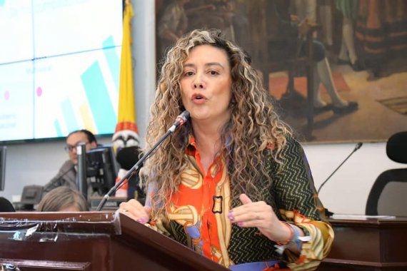 La concejal Lucía Bastidas cuestionó que la Secretaría de Hacienda siga sin dar una solución definitiva para el pago de impuestos en Bogotá.