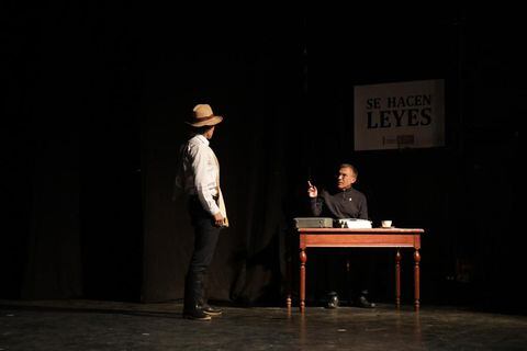 Roy Barreras participó en una obra de teatro que se hizo este viernes en Bogotá.