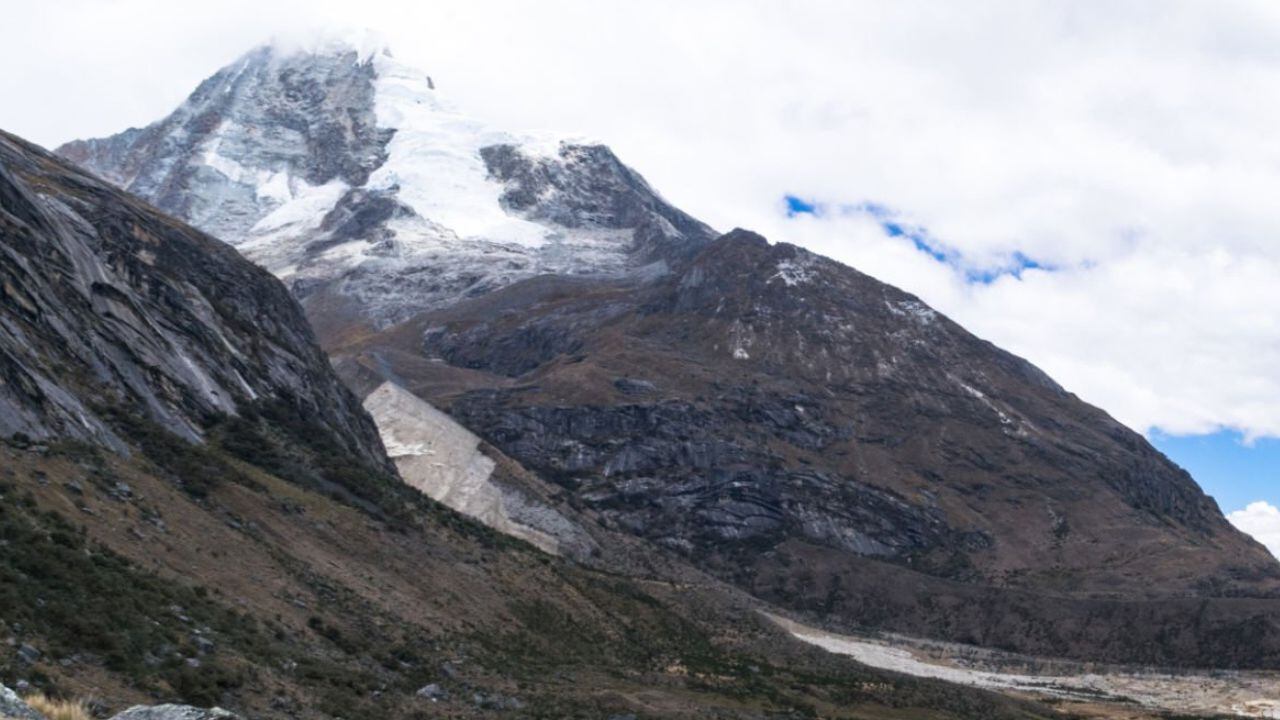 El Huascarán en Perú, es la montaña más alta de ese país