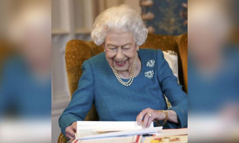 Isabel II de Inglaterra.  Casa real hace un recorrido por los 70 años de su mandato.