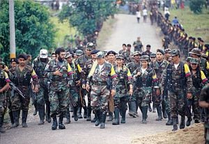 En San Vicente del Caguán las Farc hicieron gala del podería militar que habían alcanzado. Acá aparecen la mayoría de los miembros del Secretariado el día del Movimiento Bolivariano para una Nueva Colombia. 