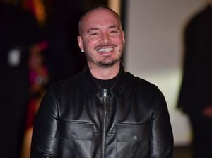 j balvin  NEW YORK, NEW YORK - NOVEMBER 10: J Balvin arrives to the 2021 CFDA Fashion Awards at The Pool Restaurant on November 10, 2021 in New York City.  (Photo by James Devaney/GC Images)