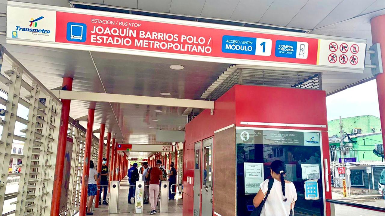 Estación del sistema de transporte masivo Transmetro en Barranquilla.