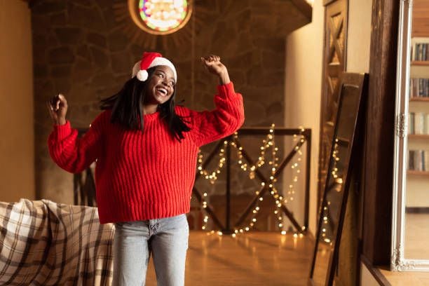 Algunas de las canciones de navidad incitan a las personas a bailar de la mejor manera.