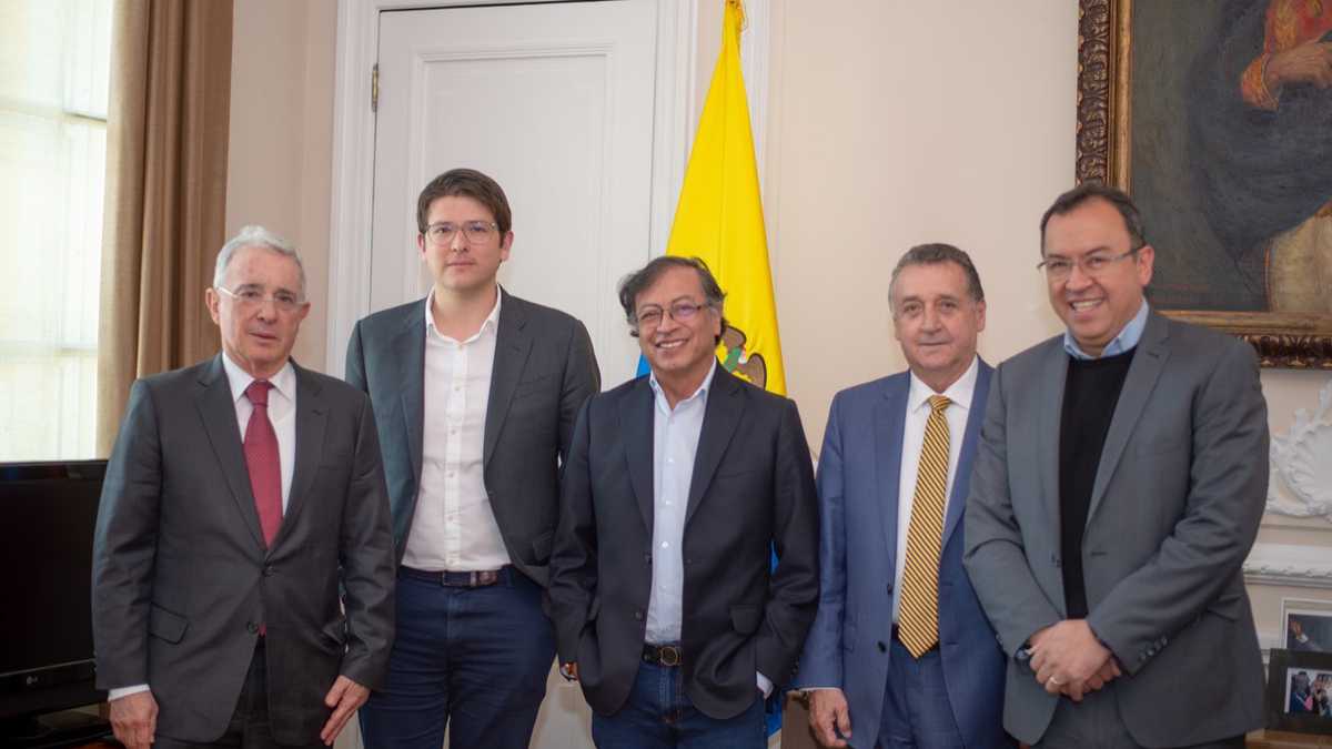 Gustavo Petro se reunió con el expresidente Álvaro Uribe.