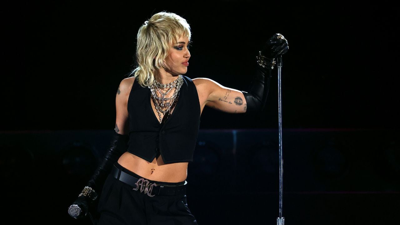 Miley Cyrus se suma a Shakira y también le tiro con toda a su ex en una nueva canción