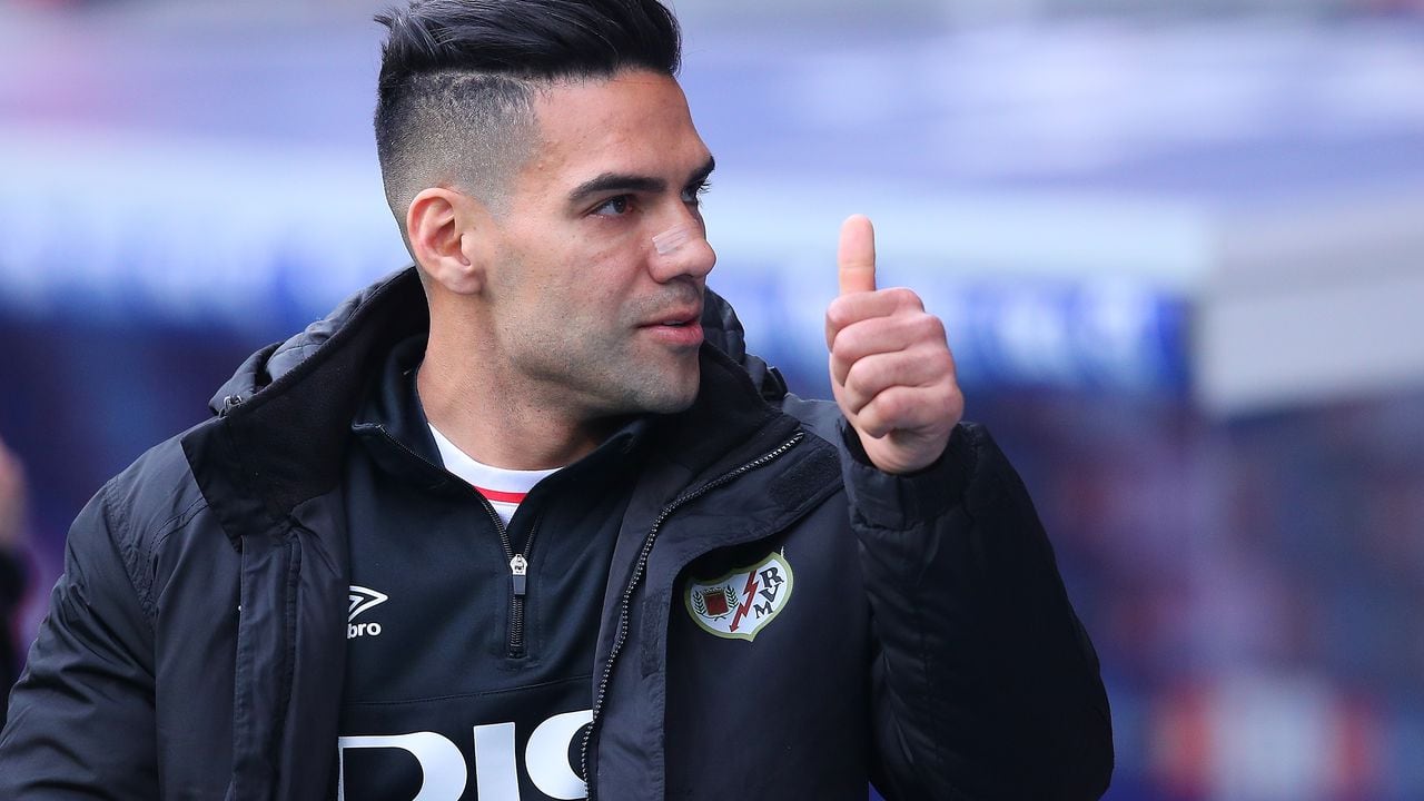 BARCELONA, SPAIN - APRIL 21: Radamel Falcao of Rayo Vallecano looks on prior the LaLiga Santander match between RCD Espanyol and Rayo Vallecano at RCDE Stadium on April 21, 2022 in Barcelona, Spain. (Photo by Eric Alonso/Getty Images)