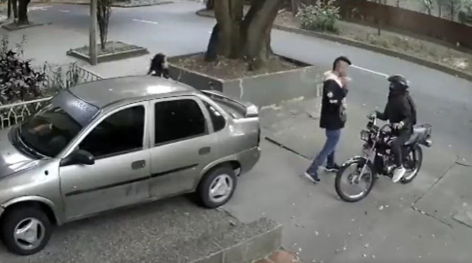 Hombre enfrentó a ladrón en Medellín y el video se hace viral.