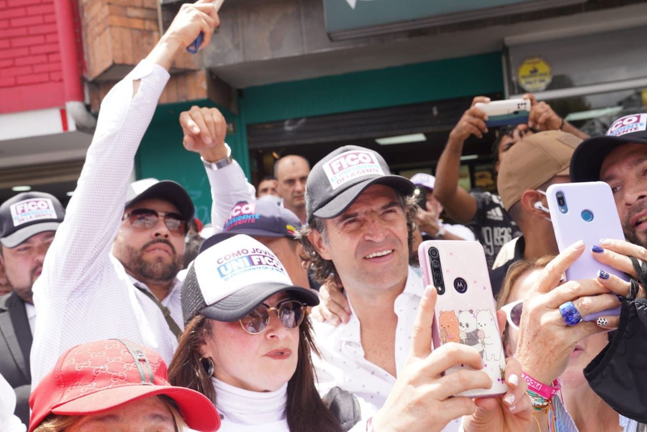 El candidato Federico Gutiérrez compartió  con los ciudadanos en un recorrido por la localidad de Suba.