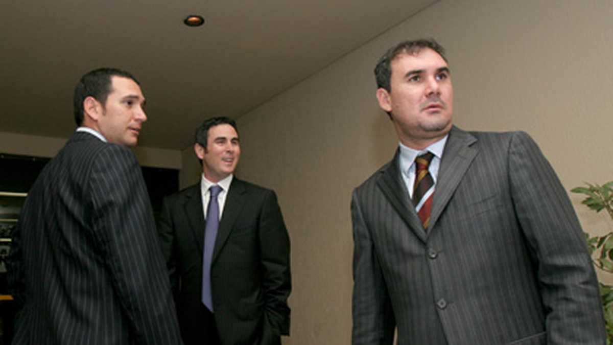 En la foto aparecen los principales representantes del grupo Nule, actualmente en medio de una enorme polémica. De izquierda a derecha: Manuel, Guido y Miguel Nule