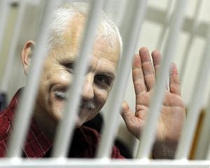 (FILES) In this file photo taken on November 02, 2011 A photo taken through the bars of the defendant�s cage shows the head of Vyasna (Spring) rights group, Ales Beliatsky, in a court in Minsk. - The Norwegian Nobel Committee awarded the 2022 Nobel Peace Prize to human rights advocate Ales Bialiatski from Belarus, the Russian human rights organisation Memorial and the Ukrainian human rights organisation Center for Civil Liberties. (Photo by VIKTOR DRACHEV / AFP)