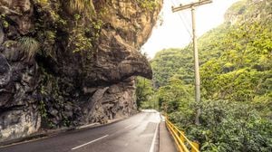 Naríz del Diablo, Vía Bogotá - Girardot