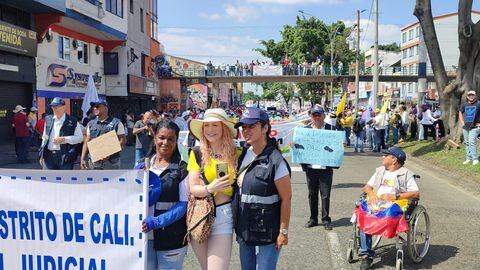 Rebecca Marlene Sprößer, la alemana que había sido expulsada de Colombia por su participación durante el paro nacional, marchó con los caleños en el marco del Día Internacional del Trabajo.