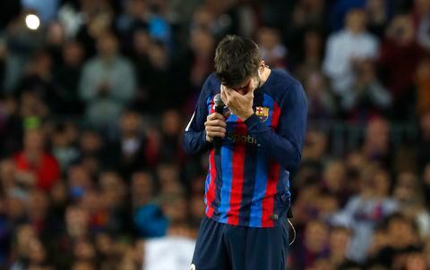 Barcelona's Gerard Pique reacts at the end of Spanish La Liga soccer match between Barcelona and Almeria at the Camp Nou stadium in Barcelona, Spain, Saturday, Nov. 5, 2022. (AP Photo/Joan Monfort)