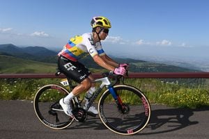 Esteban Chaves fue protagonista en la etapa 10 del Tour de Francia 2023.