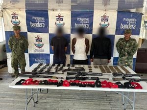Cuatro presuntos integrantes del ELN se entregaron a las autoridades en Chocó.