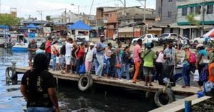 El párroco de Capurganá, José Medina, dice que llegan unos "300 inmigrantes diarios".