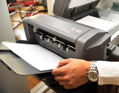 Las impresoras son esos dispositivos que dividen corazones. Unos las aman, otros las odian.