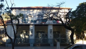 Fachada de la Escuela Normal Sarmiento EES 87, en la ciudad de Resistencia (Argentina).
