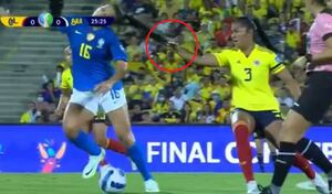 Jugadora de la Selección Colombia pudo haber sido expulsada por esta conducta ante una rival