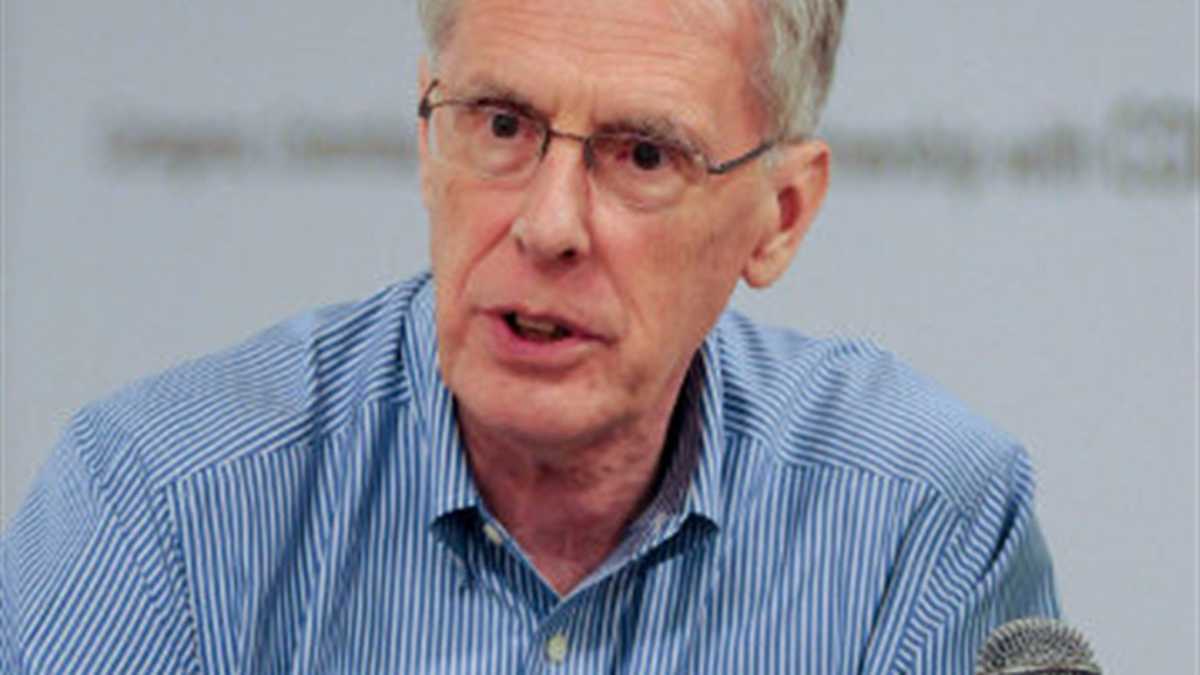John E. Hopcroft, ganó en 1986 el Premio Turing, el cual es considerado como el Premio Nobel de las Ciencias de la Computación. Es otorgado anualmente por la Asociación para la Maquinaria Computacional (ACM) a quienes han contribuido de manera trascendental al campo de las ciencias computacionales.