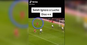 Lluvia de críticas a Salah por 'ognorar' a Lucho Díaz.
