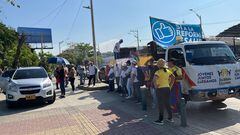 Manifestantes empiezan a congregarse para participar en la marcha en Barranquilla.