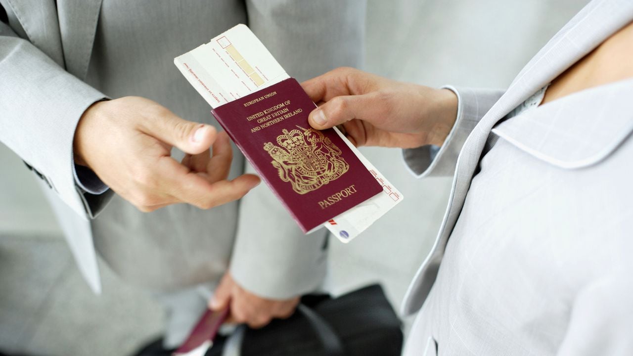 Además de Reino Unido, ¿a qué otros países pueden viajar los colombianos sin visa?