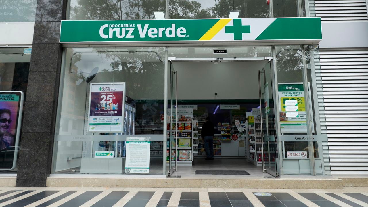 Fachada Droguería Cruz Verde 
Bogota octubre 9 del 2020