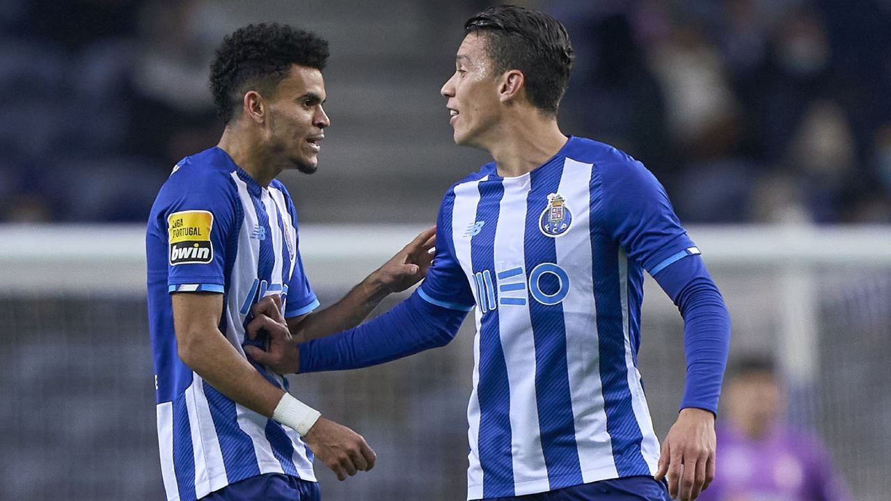 PORTO, PORTUGAL - DECEMBER 12: Luis Diaz of FC Porto celebrates with Mateus Uribe of FC Porto after scoring their side's first goal during the Liga Portugal Bwin match between FC Porto and SC Braga at Estadio do Dragao on December 12, 2021 in Porto, Portugal. (Photo by Getty Images/Jose Manuel Alvarez/Quality Sport Images)