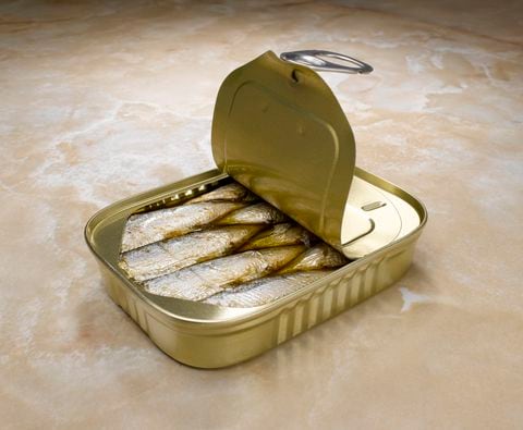 Una mujer murió en Francia de botulismo tras comer sardinas en conserva en un restaurante
