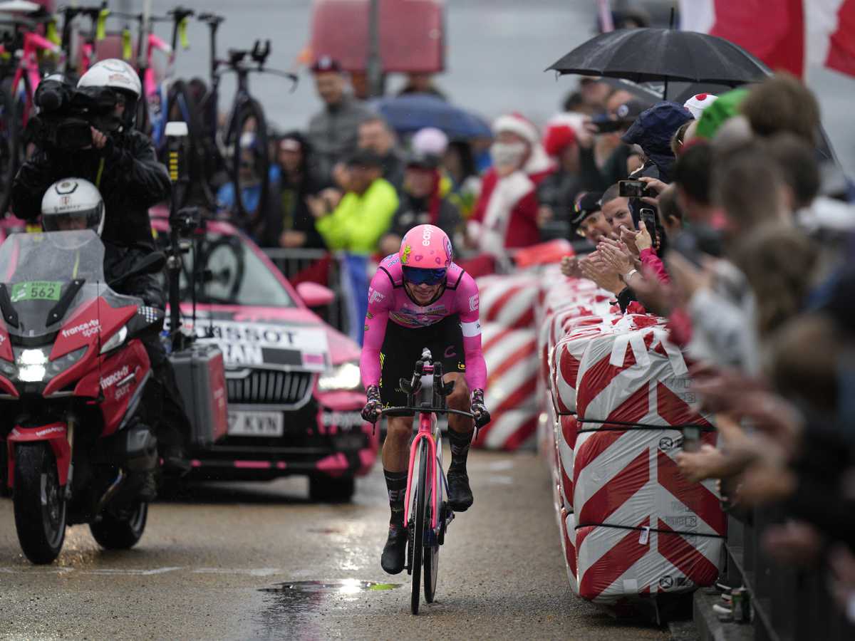 Rigoberto Urán no pudo cumplir su mejor contrarreloj en el inicio de Tour de Francia 2022
