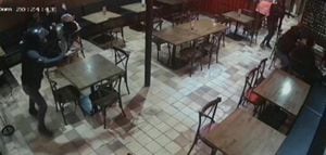 Atraco en Usaquén: ladrones vestidos de domiciliarios robaron a clientes de un restaurante en Bogotá