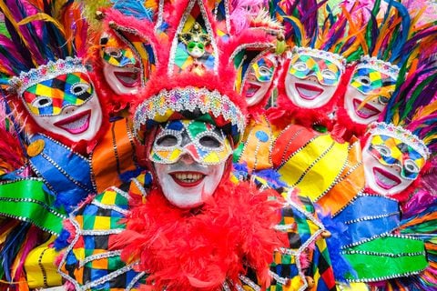 El carnaval de Barranquilla oficialmente son 4 días, pero también se celebra pre-carnaval meses antes de estas fechas.