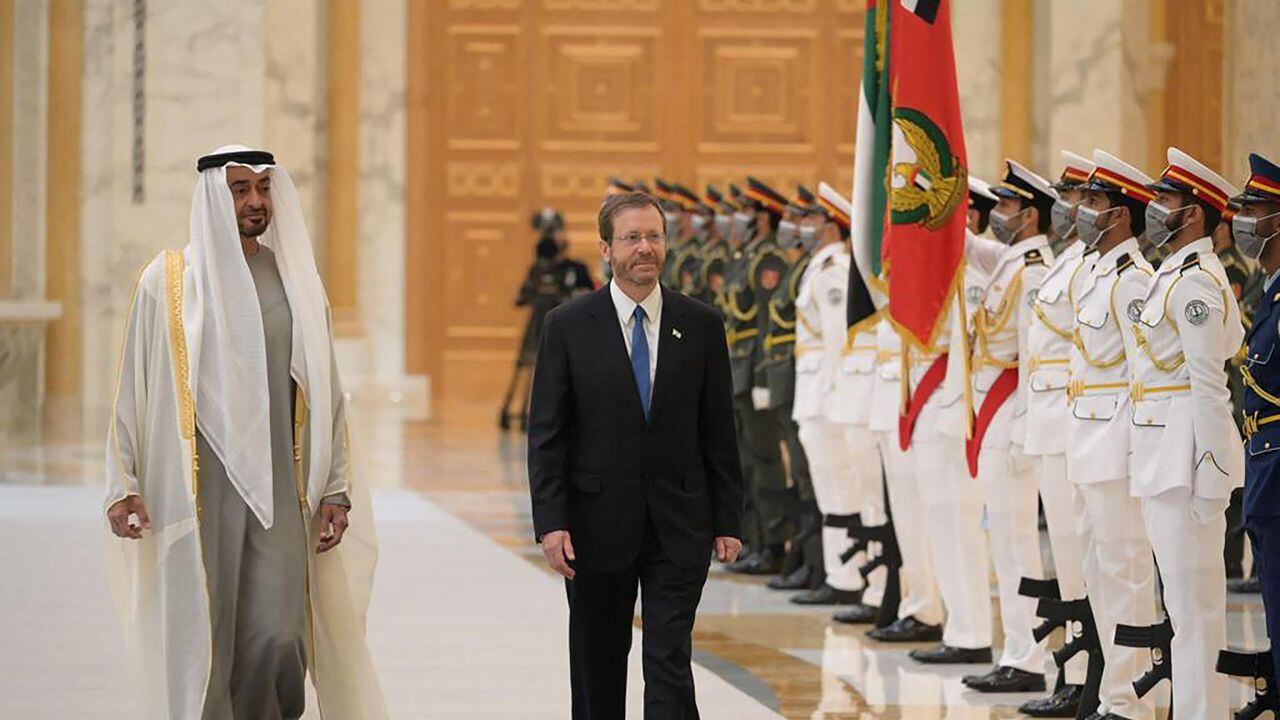 Presidente Isaac Herzog tras su llegada a Emiratos Árabes Unidos