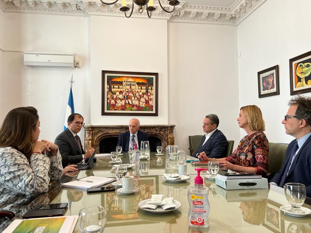 El fiscal Francisco Barbosa estuvo reunido con su homólogo en Argentina Eduardo Casal.