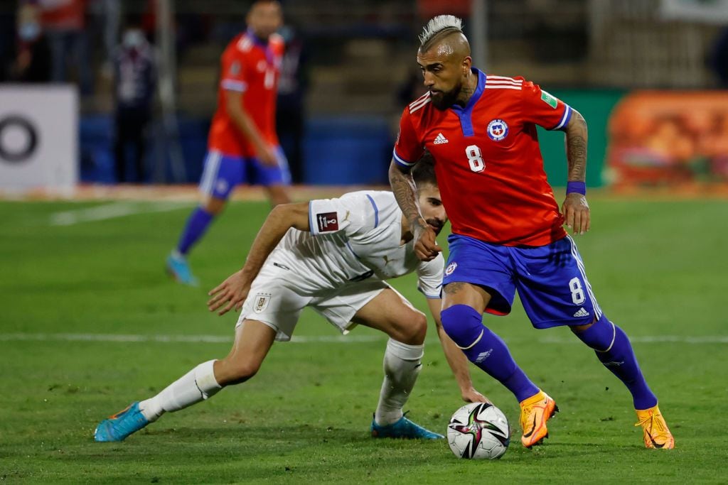 SANTIAGO, CHILE - MARCH 29: Arturo Vidal of Chile drives the ball during the FIFA World Cup Qatar 2022 qualification match between Chile and Uruguay ay Estadio San Carlos de Apoquindo on March 29, 2022 in Santiago, Chile. (Photo by Alberto Valdez - Pool/Getty Images)