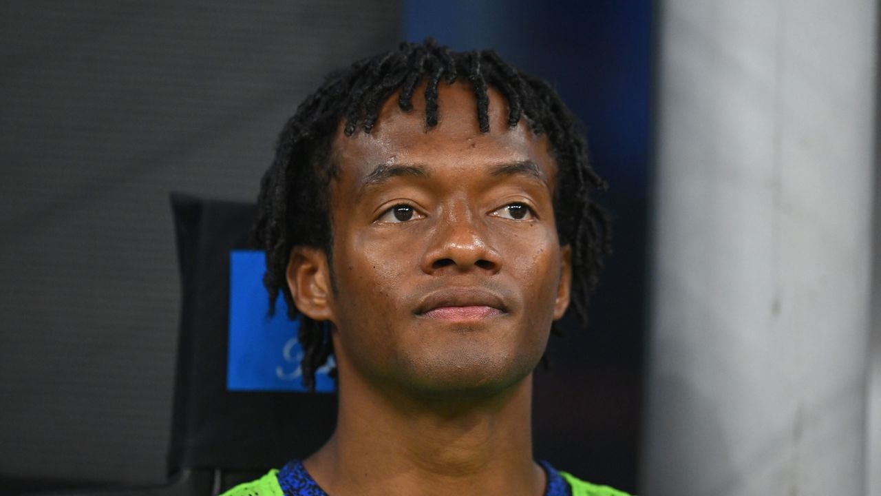 MILAN, ITALY - AUGUST 19: Juan Cuadrado of FC Internazionale  looks on during the Serie A TIM match between FC Internazionale and AC Monza at Stadio Giuseppe Meazza on August 19, 2023 in Milan, Italy. (Photo by Alessandro Sabattini/Getty Images)