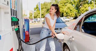 Un incremento en el precio del petróleo también llevaría a nuevos ajustes internos en la gasolina y a acelerar el aumento del diésel.