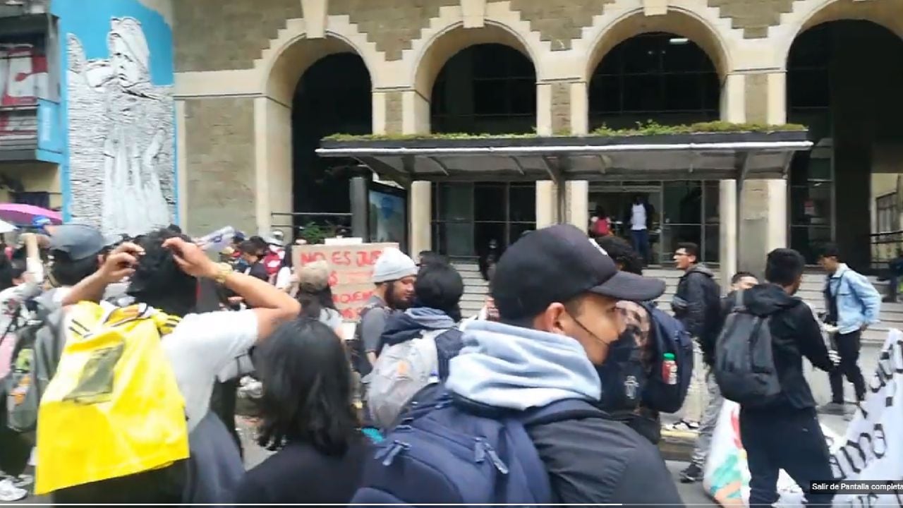 Manifestaciones en Universidad Distrital en Bogotá Foto: Tomada de Twitter @ZonaRevoluc10n
