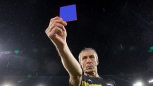 La tarjeta azul llega al fútbol