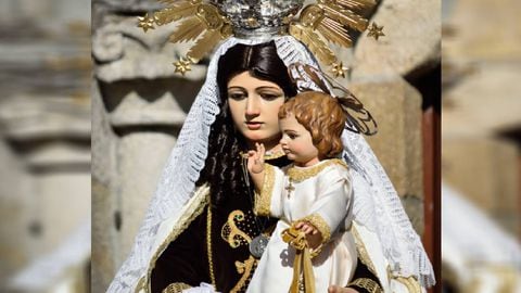 Cada mes de julio se celebra una festividad en honor a la Virgen del Carmen, patrona de los marineros y conductores.