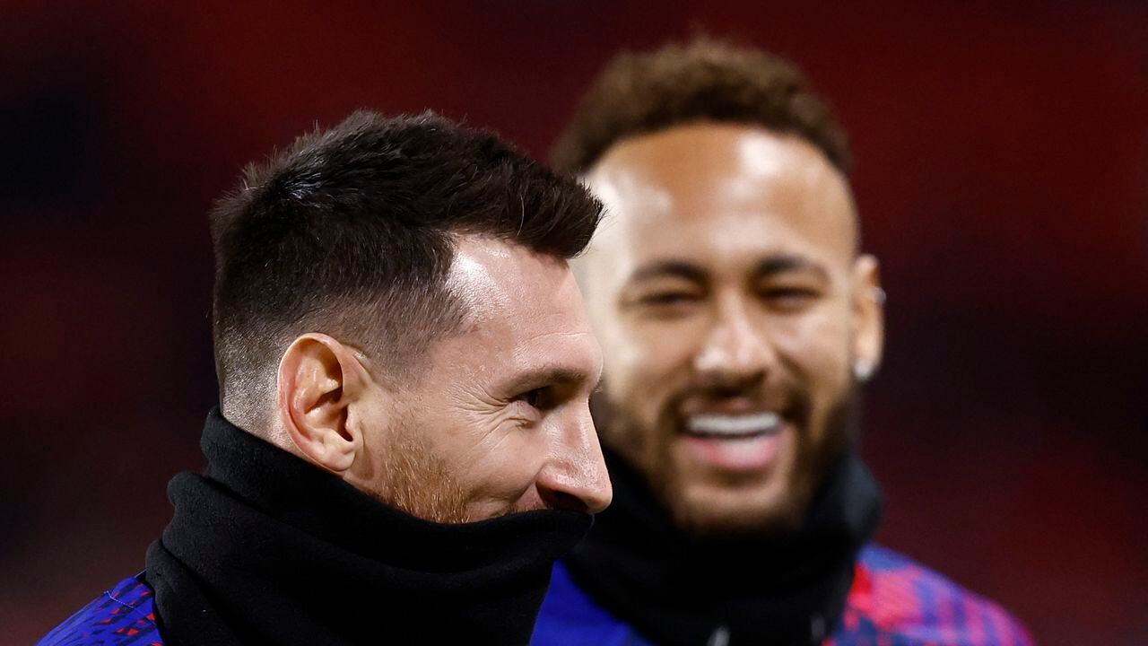 Soccer Football - Ligue 1 - Stade Rennes v Paris St Germain - Roazhon Park, Rennes, France - January 15, 2023 Paris St Germain's Lionel Messi and Neymar during the warm up before the match REUTERS/Stephane Mahe